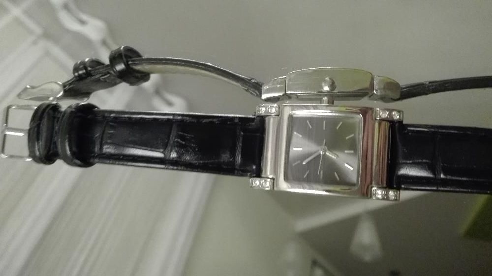 Zegarek srebrny z cyrkoniami skóra print