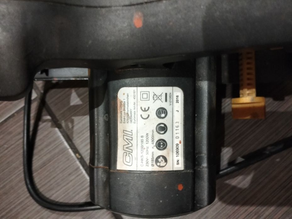 Piła ręczna elektryczna do drewnaPilarka CMI C-HKS 1200.185