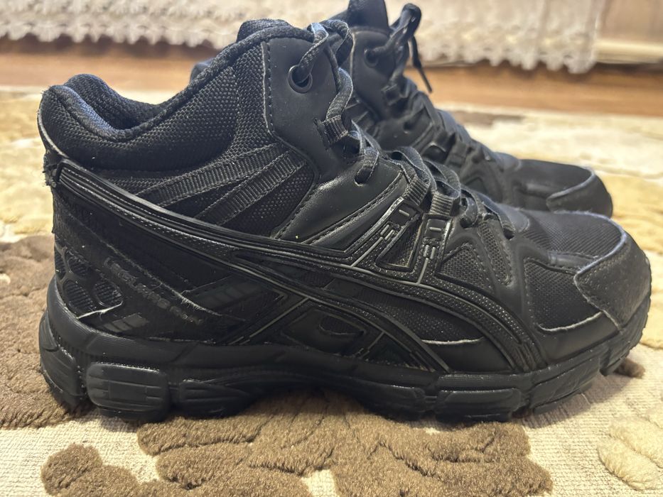Ботинки для хлопчика Asics  р 40-41 зимові