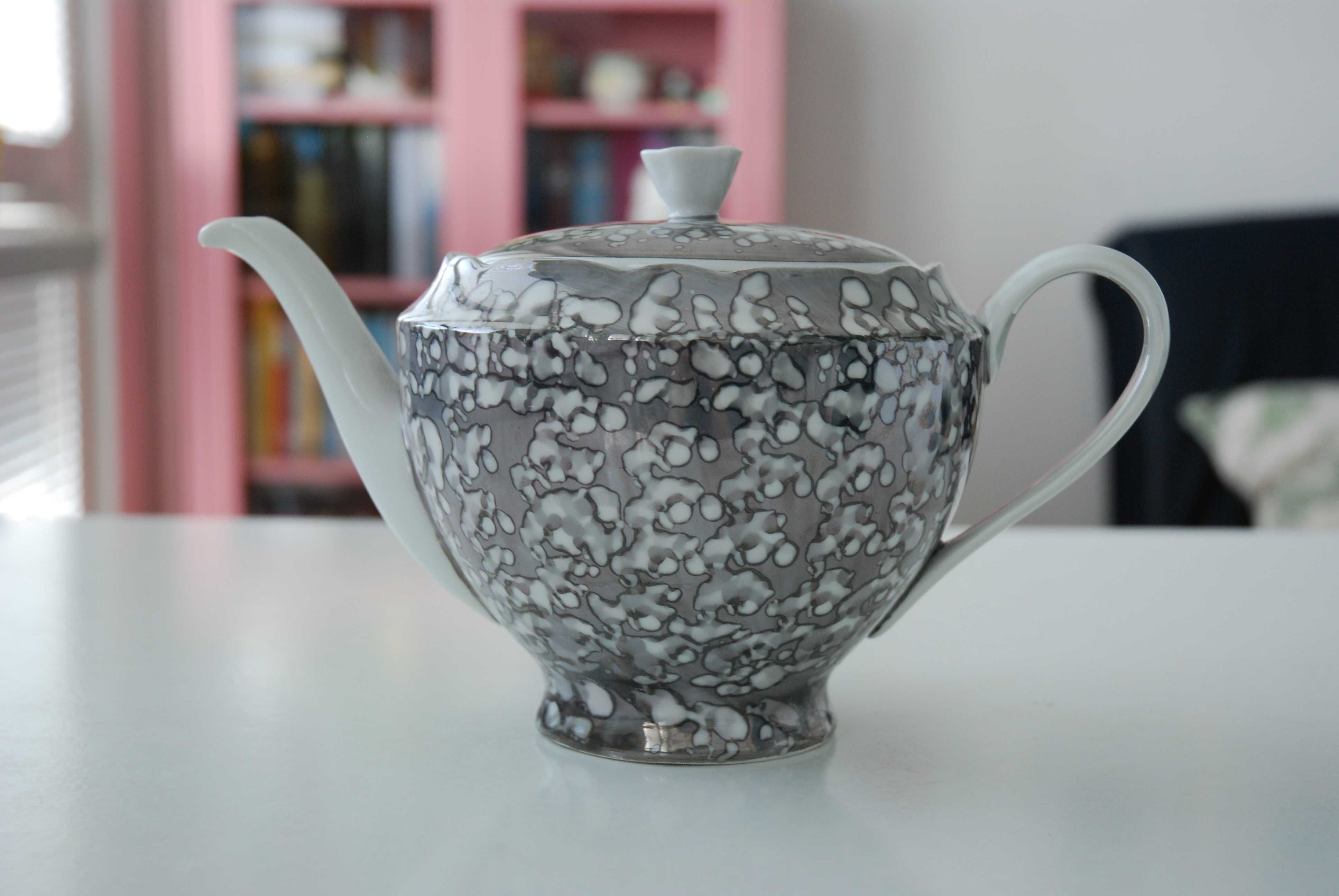 Marmurkowy, ręcznie malowany dzbanek do herbaty, Ćmielów, imbryk, PRL