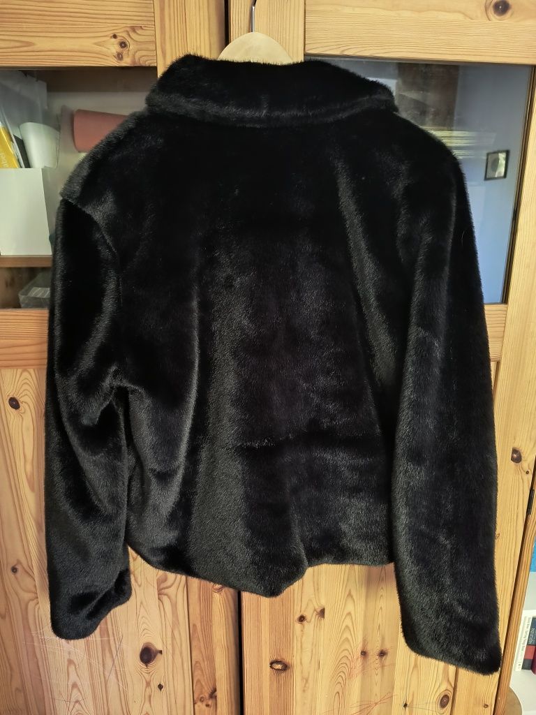 Czarne futerko Mohito 40/L