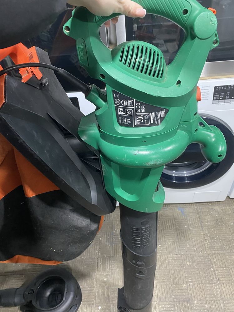 Садовий пилосос садовый пылесос black&decker
