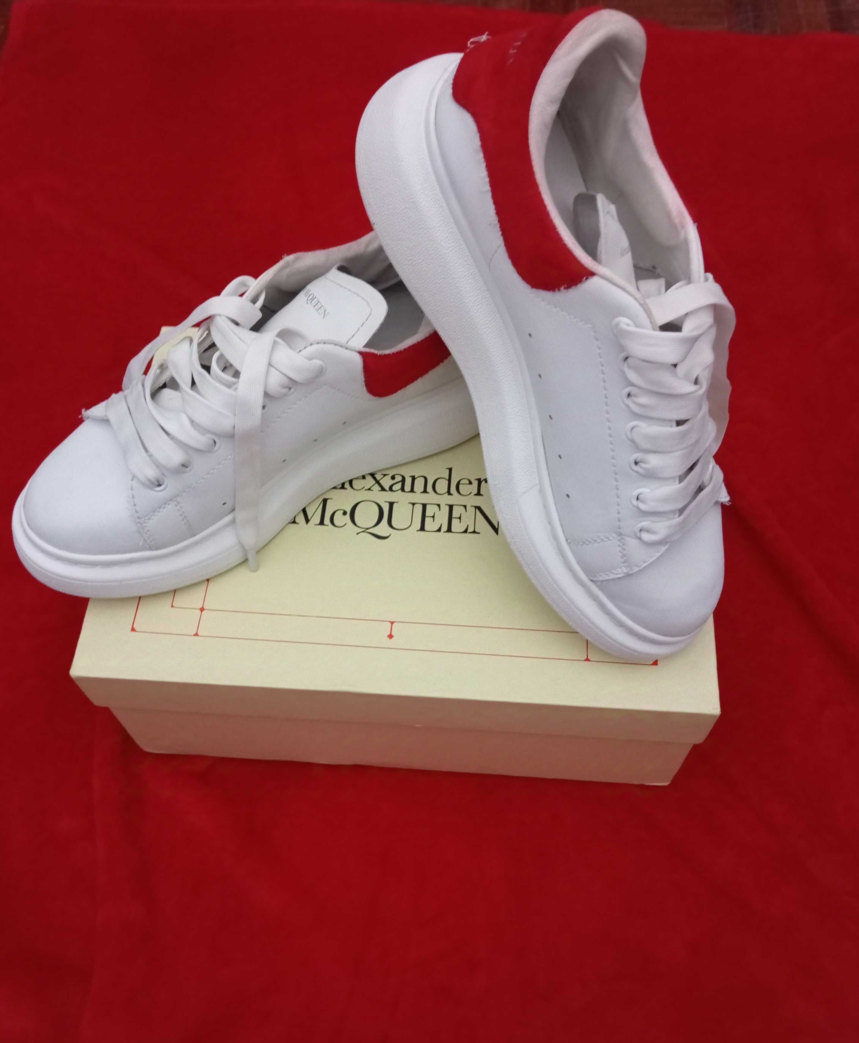 Tênis Alexander McQueen semi-novo