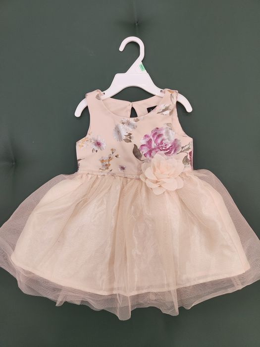 Дитяча святкова сукня.