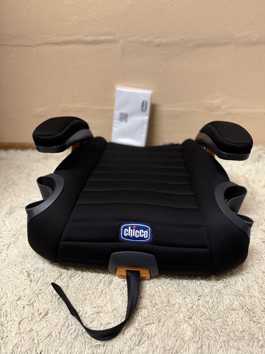 Продам Автокрісло-бустер Chicco GoFit Plus Чорне