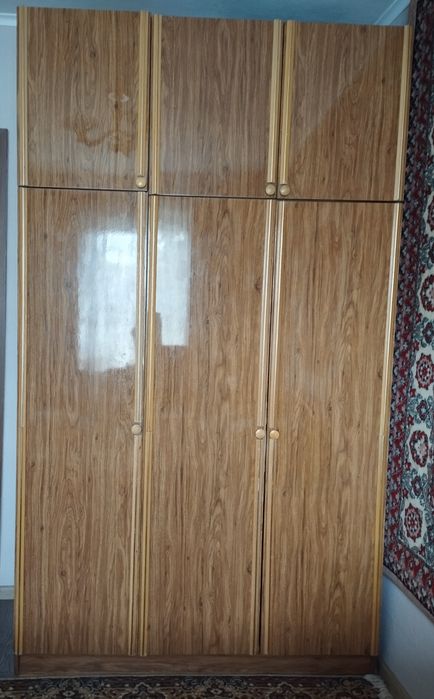 Продаю шкаф с антресолью