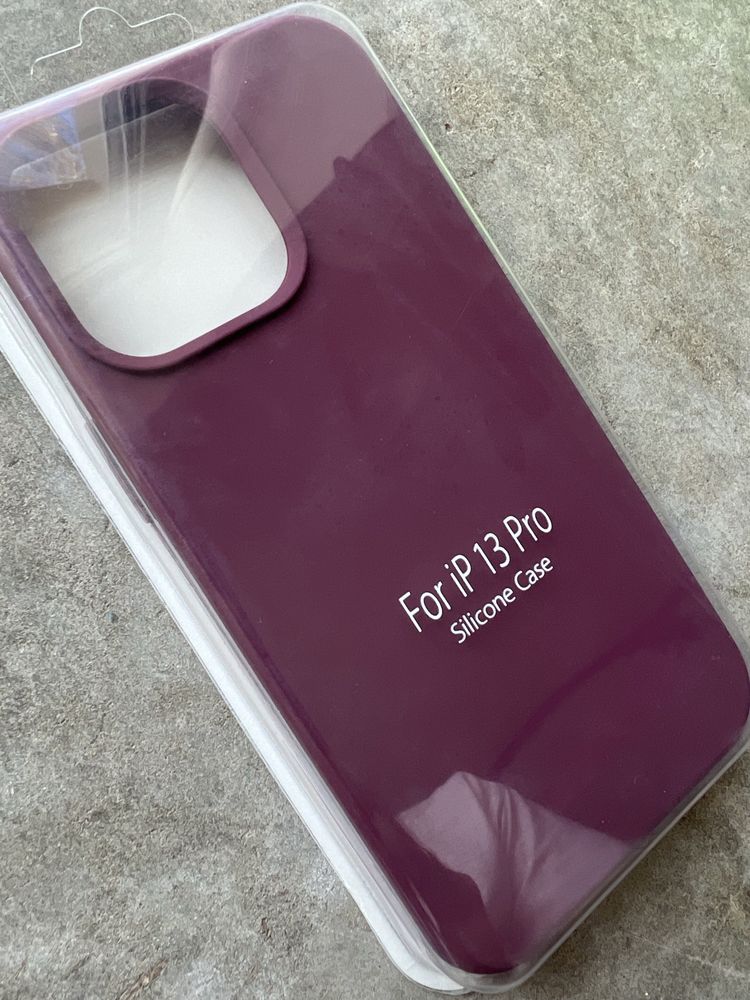 Чехол на iPhone 13 Pro.
