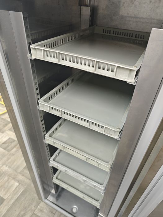 Пекарська холодильна шафа Liebherr BKPv 6570