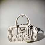 MIU MIU Mini Bag - Biała, w stylu bowlingowym, świeży letni styl