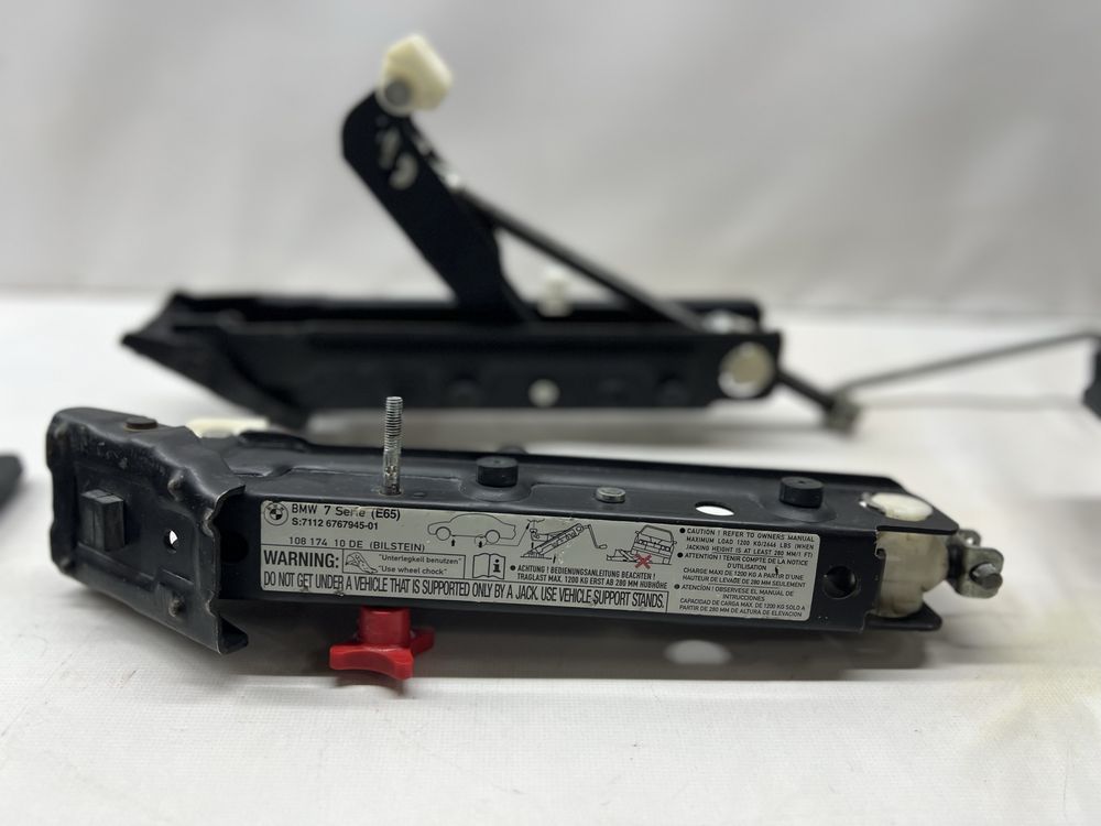 Домкрат bmw 7 E65/E66 2001-2008/кріплення домкрату bmw E65