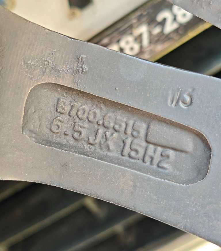 koła felgi aluminiowe czarne 6.5 JX R 15 H2 ET45 audi