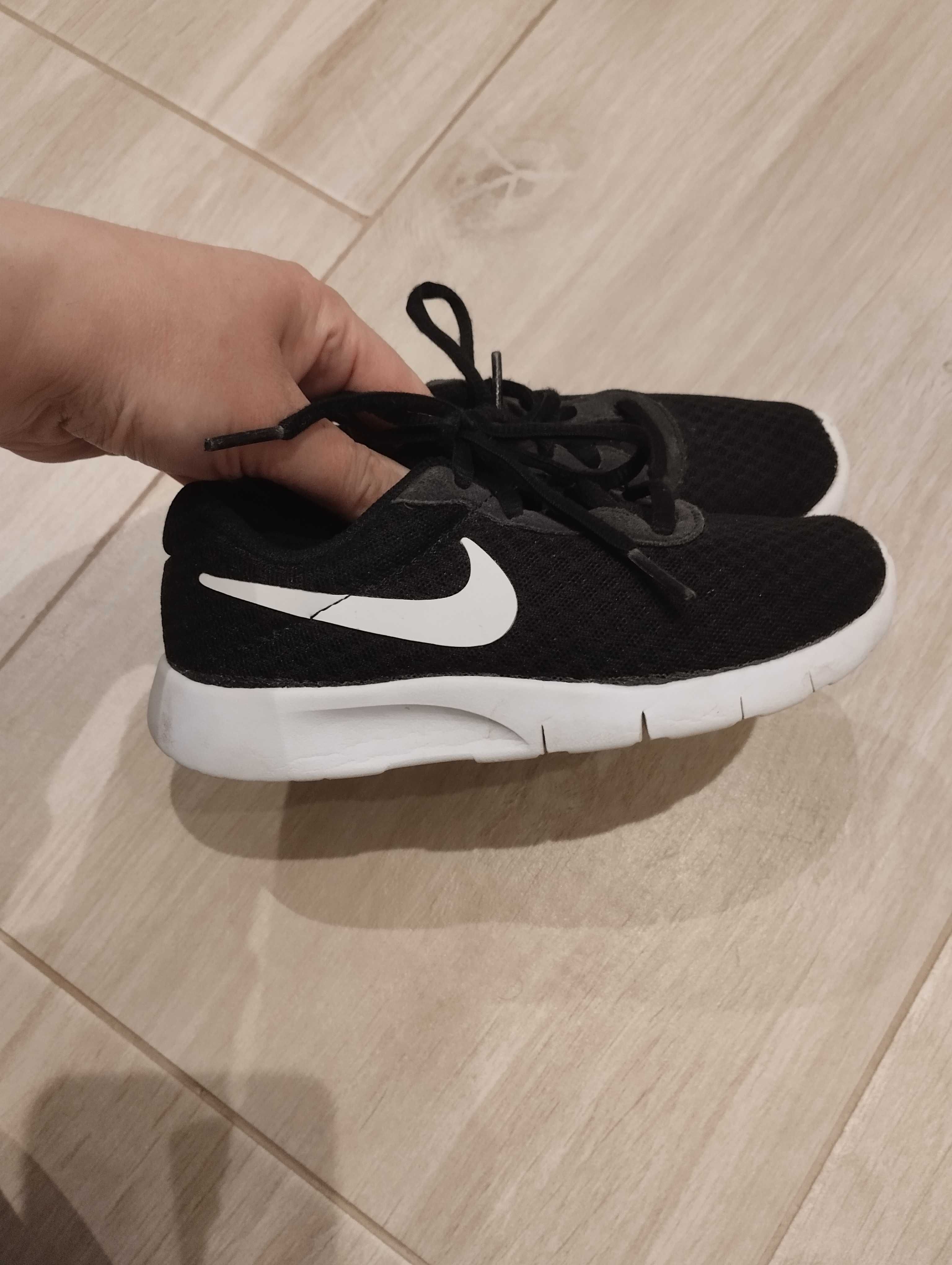 Buty Nike tanjun 28
