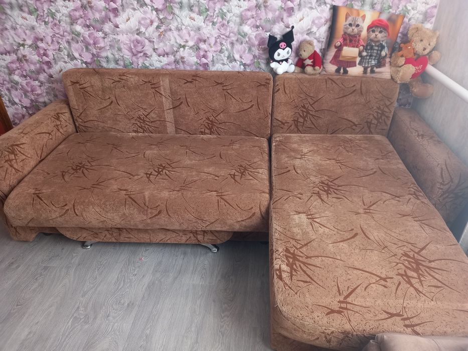 Диван кутовий в гарному стані