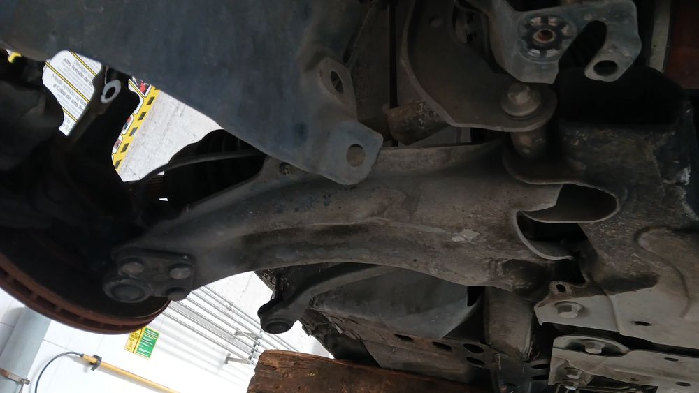 Braço de suspensão frente direito RENAULT Kangoo Express (FW0/1_)