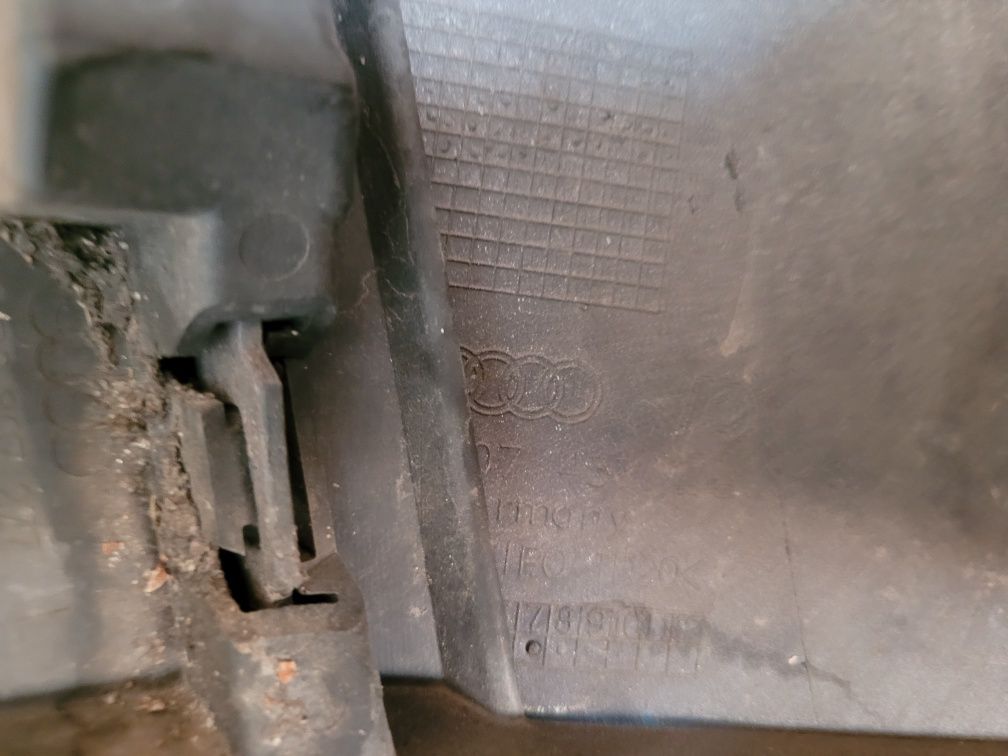 Zderzak przedni narożnik lewy AUDI Q5 8R halogen kratka 08-12