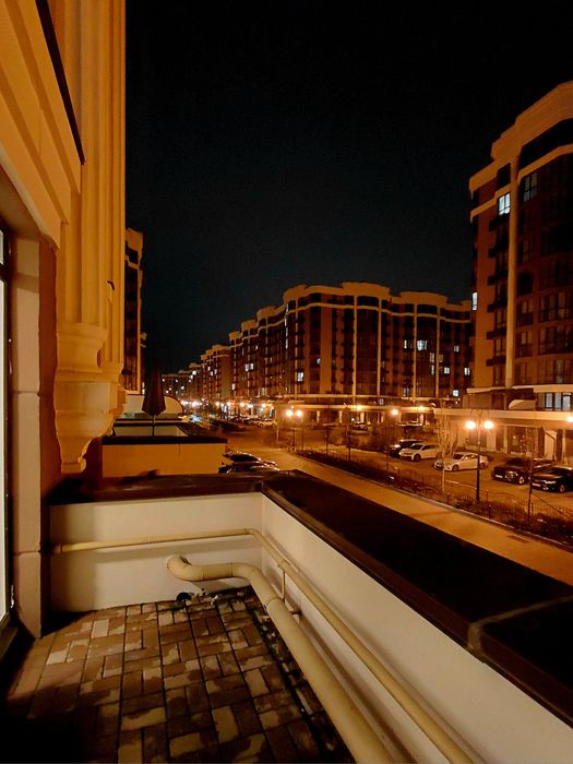 З терасою!Простора двокімнатна на Резиденс.