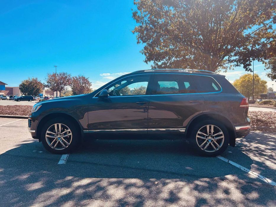 Volkswagen Touareg      2016