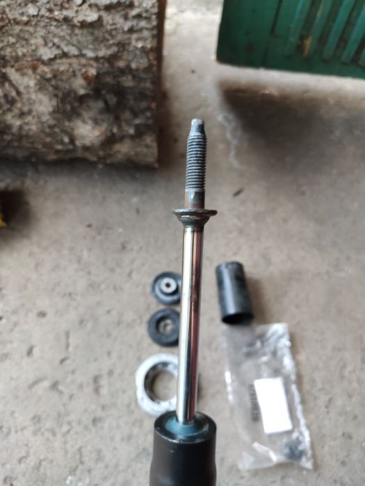 Амортизатор кабіни передній Вольво ФМ . TIR