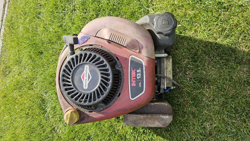Silnik briggs stratton uszkodzony Intek 13,5