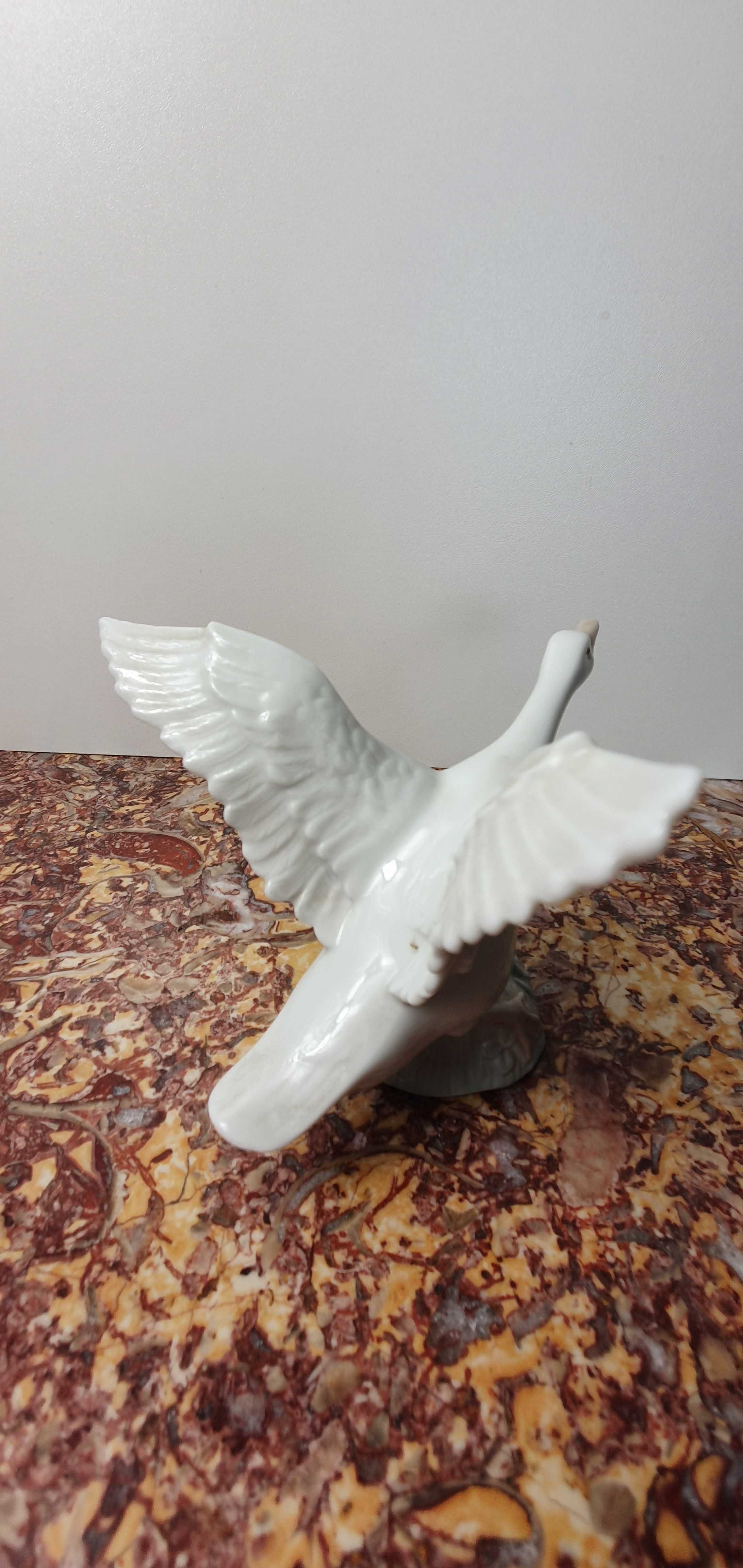 Figurka Lladro "Lecąca gęś"  1265 porcelana 13 cm Hiszpania