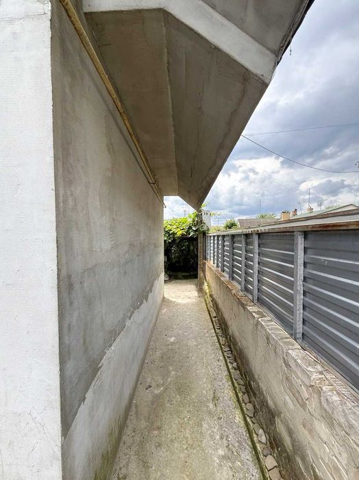 Квартира з окремим входом, автономним опаленням та ділянкою 2.5 сот