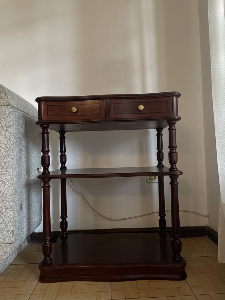 Mesa de apoio em madeira maciça