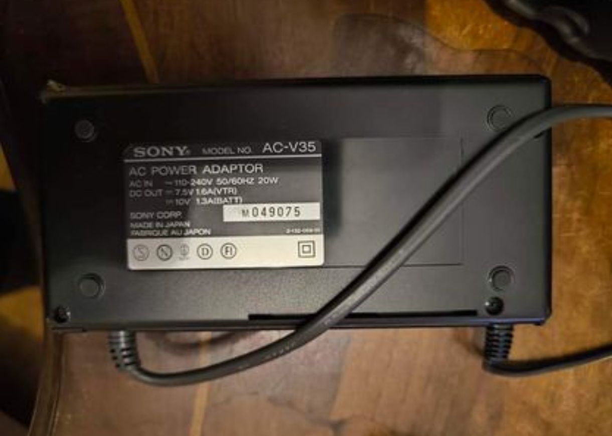 Kamera Sony AC-V35 + gratis