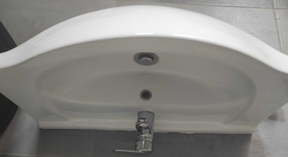 Torneira roca victoria e lavatório