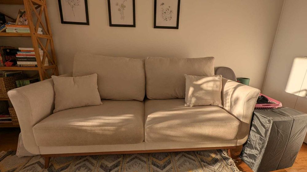 Sofá Bege 3 Lugares / Sofá-Cama – Como Novo!