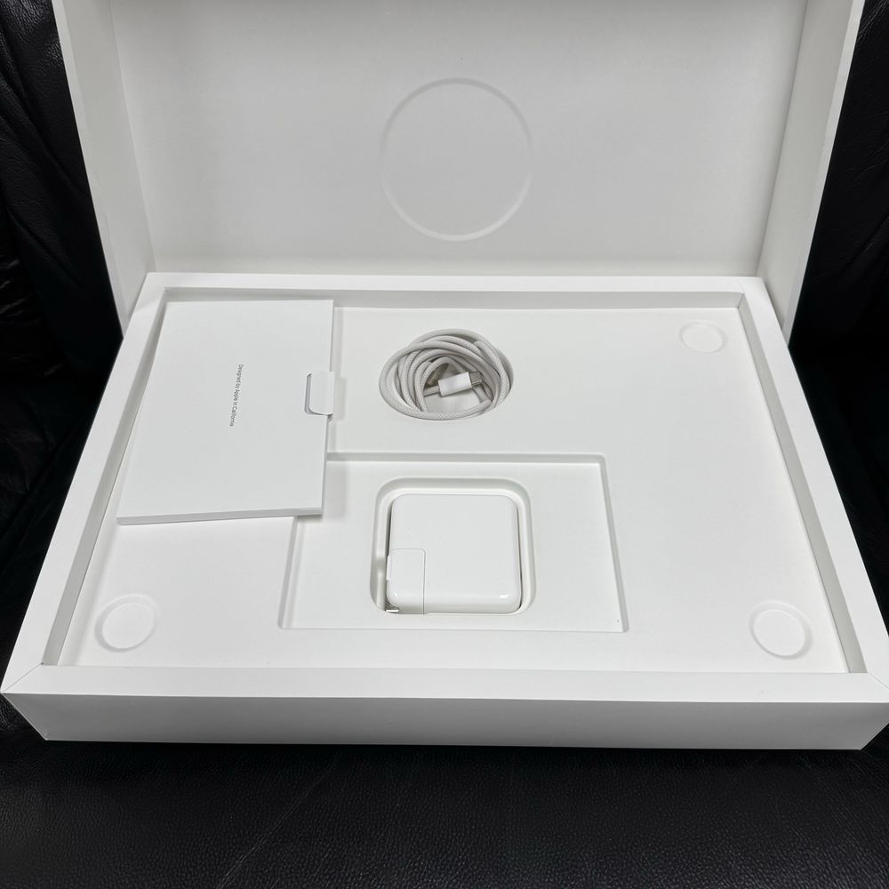 MacBook Air M3 15” A3114 starlight 16Gb/256Gb
