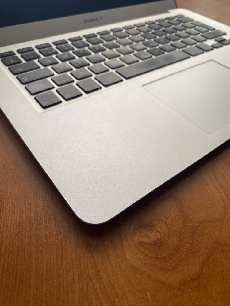 MacBook Air 2013 i5 / 128SSD / 4GB / Mojave