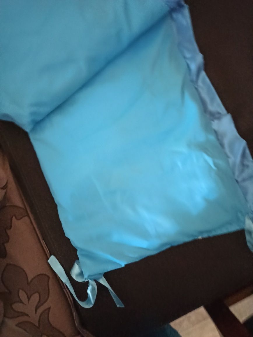 Бортики з балдахіном в дитяче ліжечко