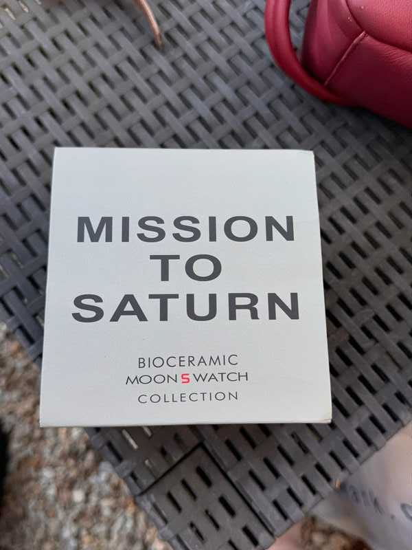 Omega x Swatch Bioceramic Saturn: Złote Pierścienie Kosmosu