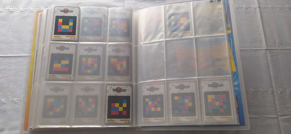 Caderneta Panini INCOMPLETA cartas Invizimals Nova Aliança