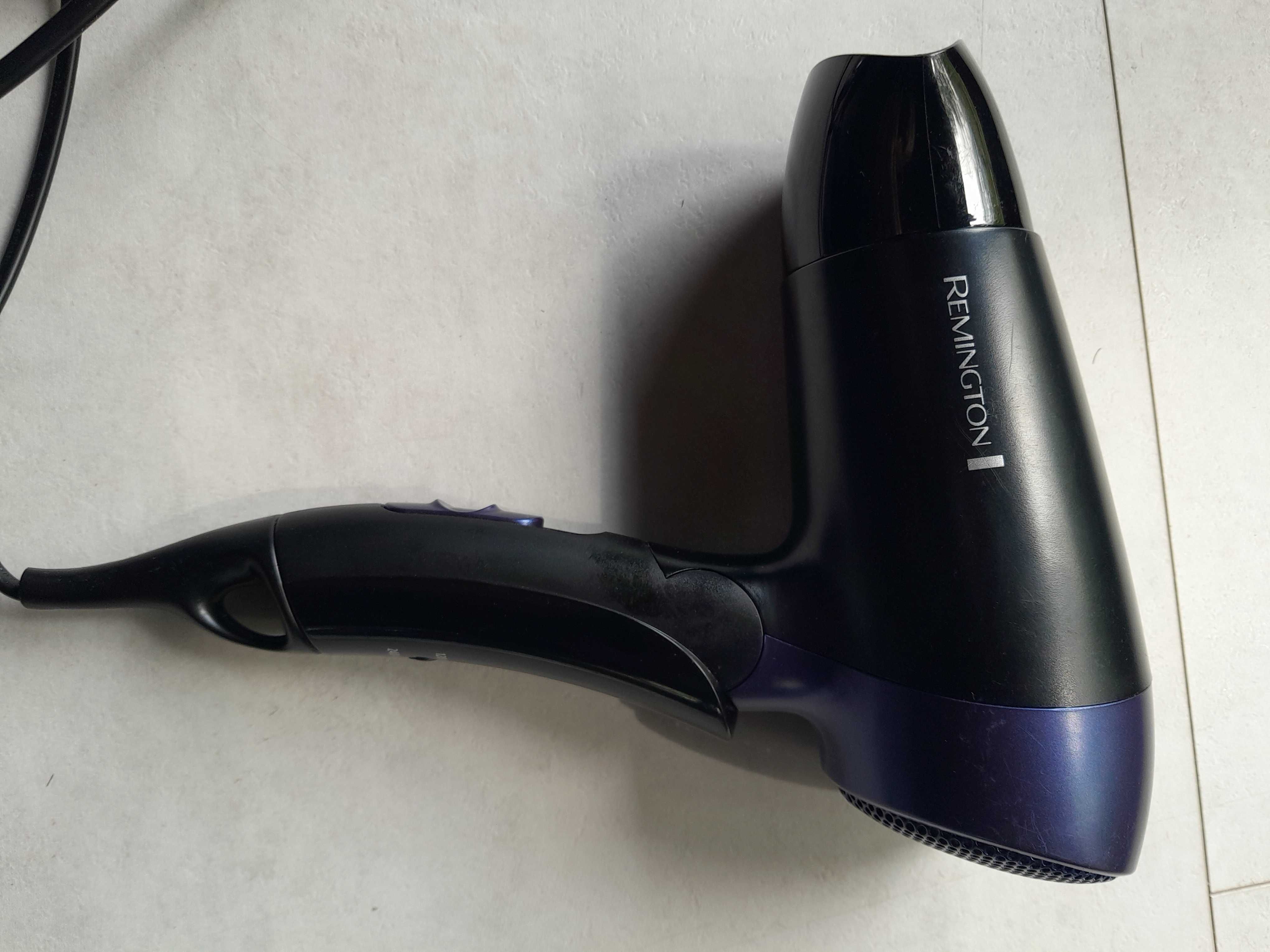 Suszarka do włosów turystyczna Remington D2400 powystawowa outlet