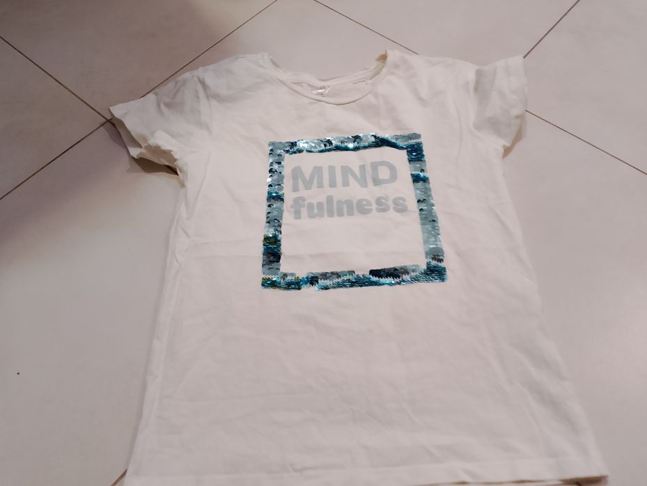 T-shirt dziewczęcyz cekinami