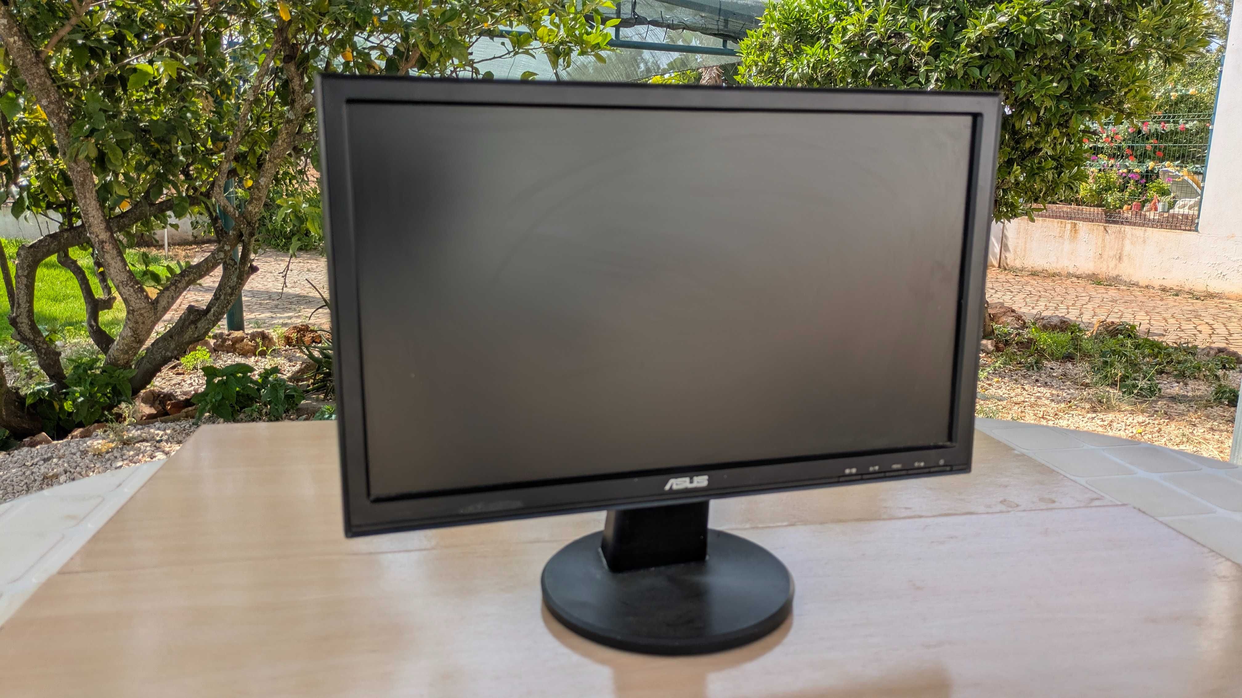 Vendo para desocupar 2 monitores de PC