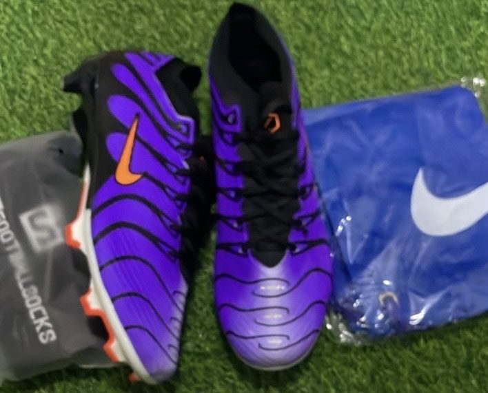 Chuteiras Nike novas