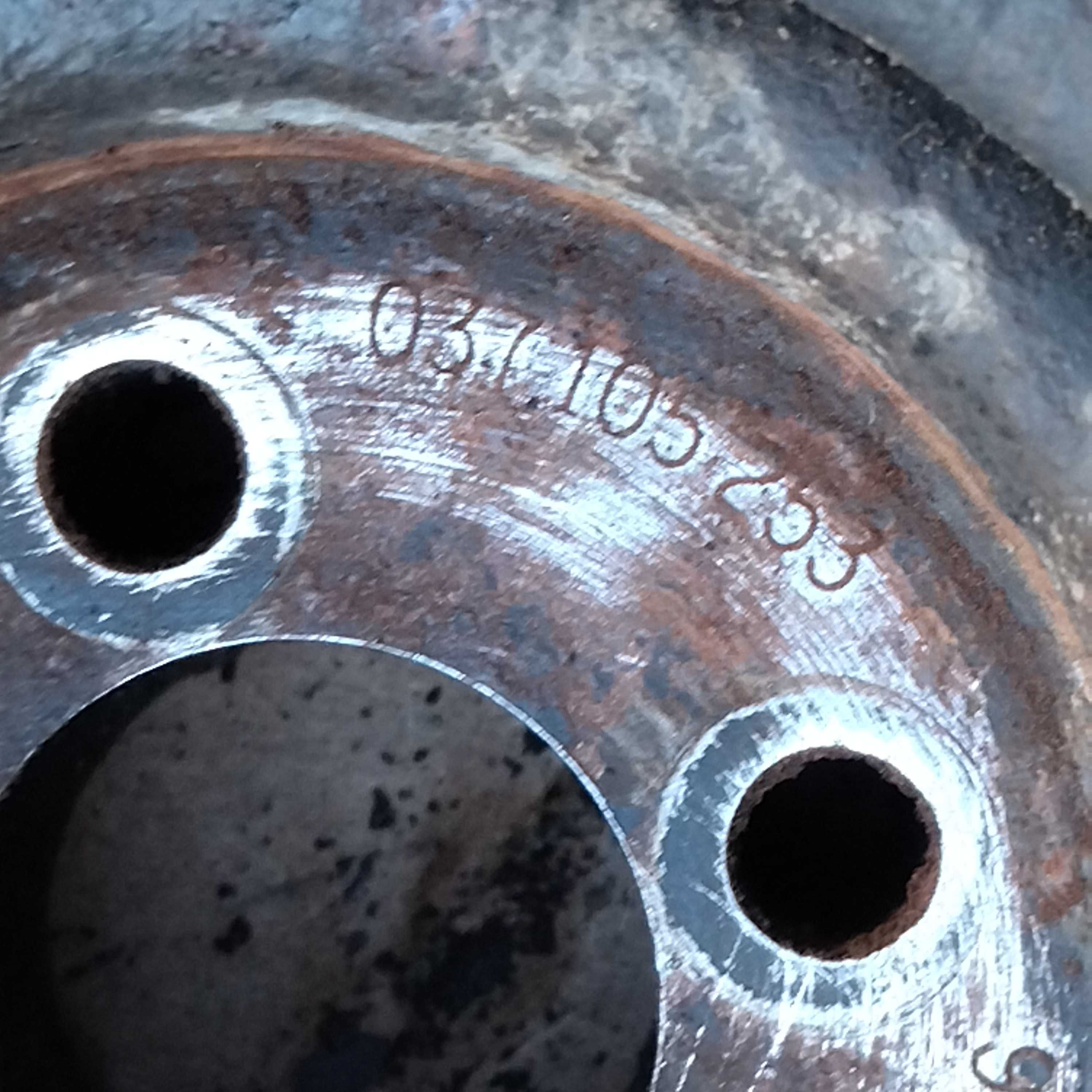 koło pasowe 03710`5243b wał  03725`3041AE  vw golf 2.0 16v ABF