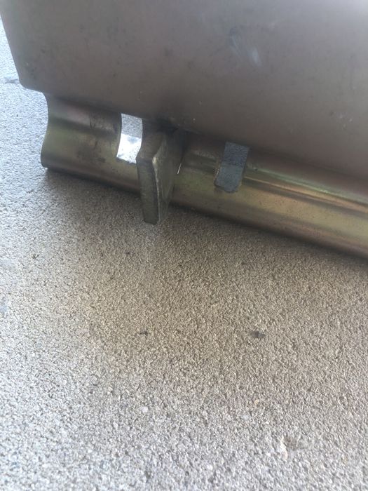 Zabezpieczenie dyszla przyczepki zaczep z kłódką