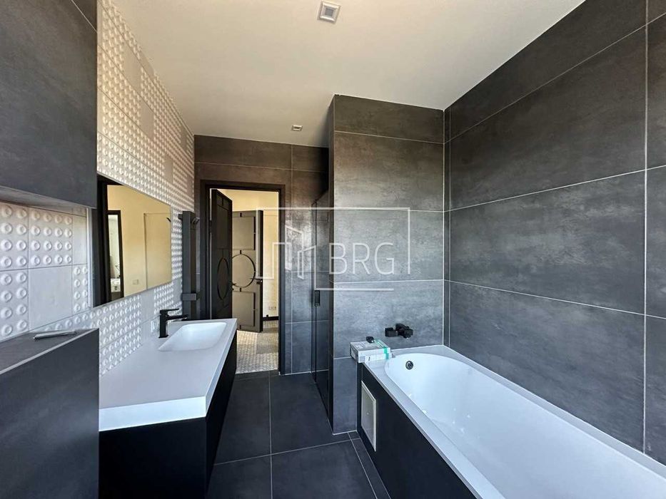 Продажа дома с бассейном и выходом на канал Днепра Дамба Козин без%