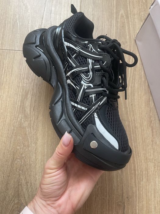 Нові жіночі кросівки на 37 розмір