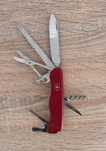 Szwajcarski scyzoryk Victorinox Outrider czerwony
