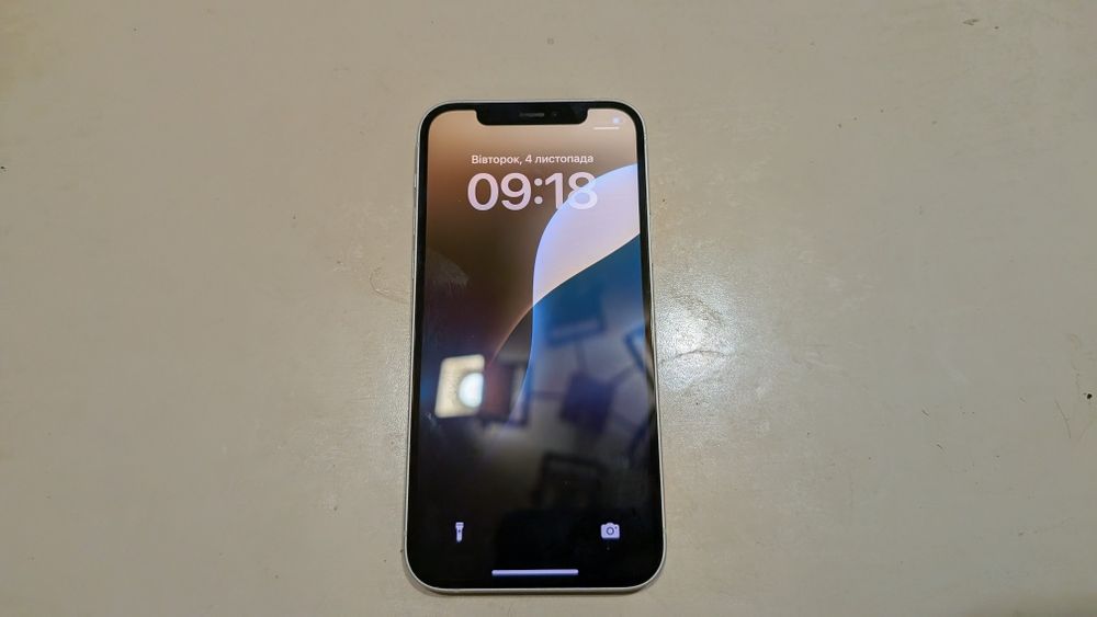 Продам iPhone 12 на 128 гбайт
