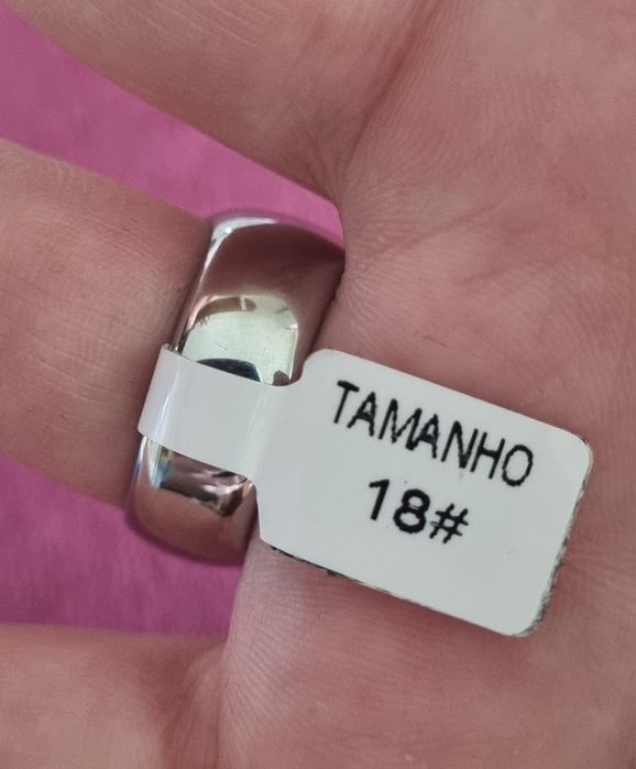 Anel bicolor, em aço, com gota em madrepérola e zirconias. T181