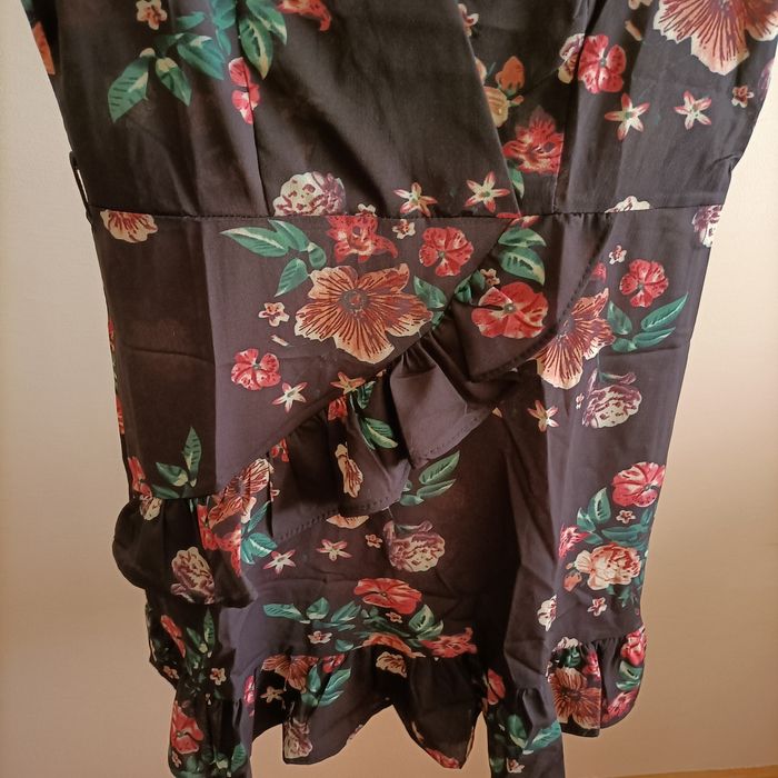 Vestido preto com flores