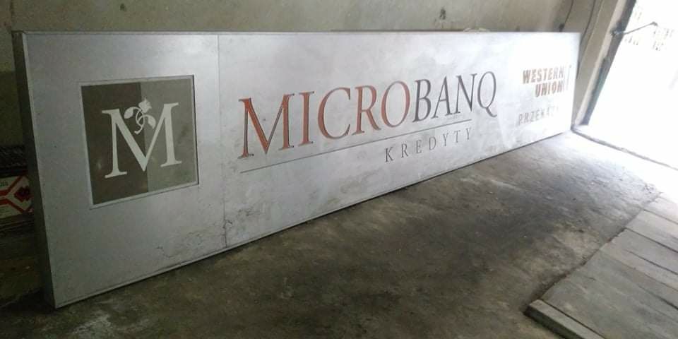 Baner reklamowy z czujnikiem zmierzchu