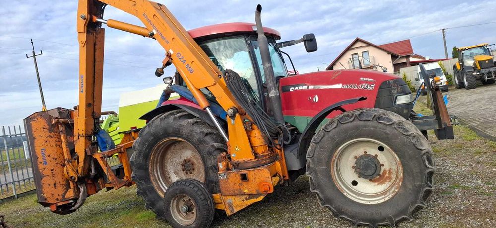 Ciągnik Case MXU 135 z mulczerem