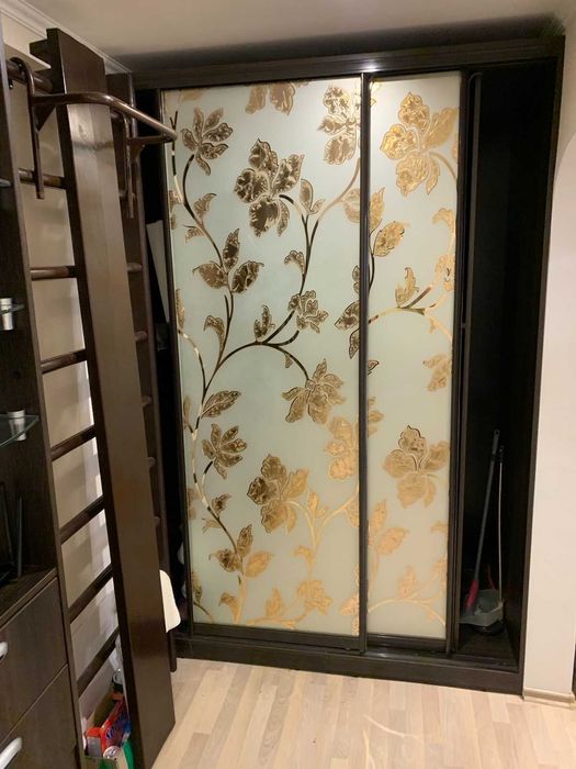 Двухкомнатная Ахматовой срочно продам