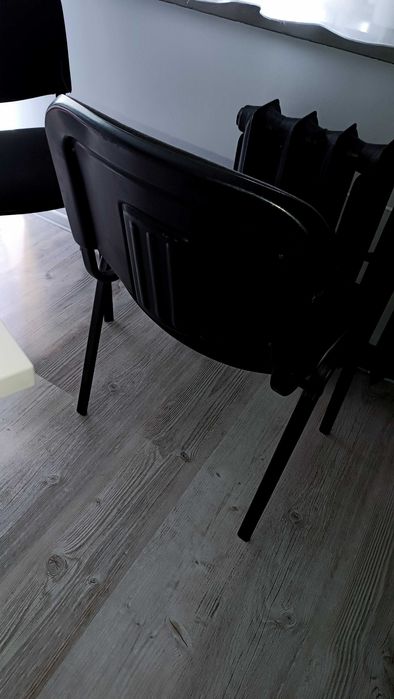 2 z czarne solidne krzesła biurowe konferencyjne - wygodne stabilne